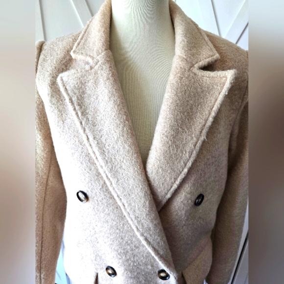 Elegant Double Breasted Cream Jacket - Picture 2 of 11